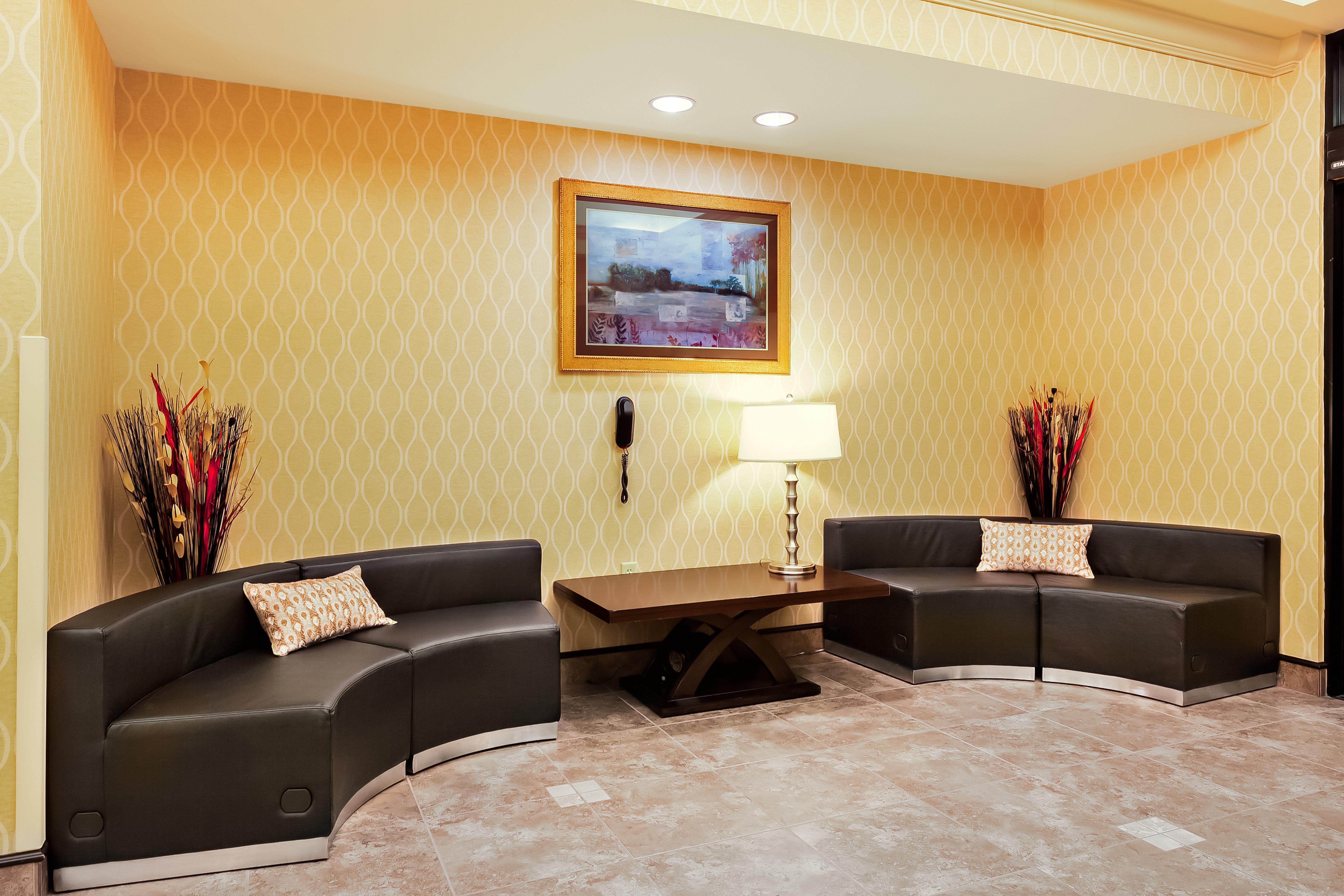 Holiday Inn Express And Suites Missoula By Ihg Exterior photo